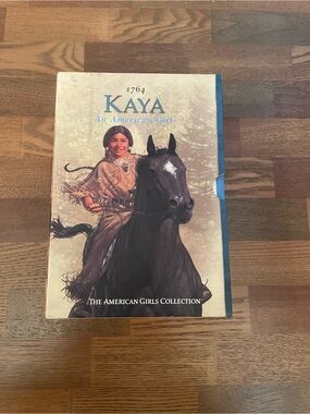 American Girl Kaya Box Set - Beige & Black